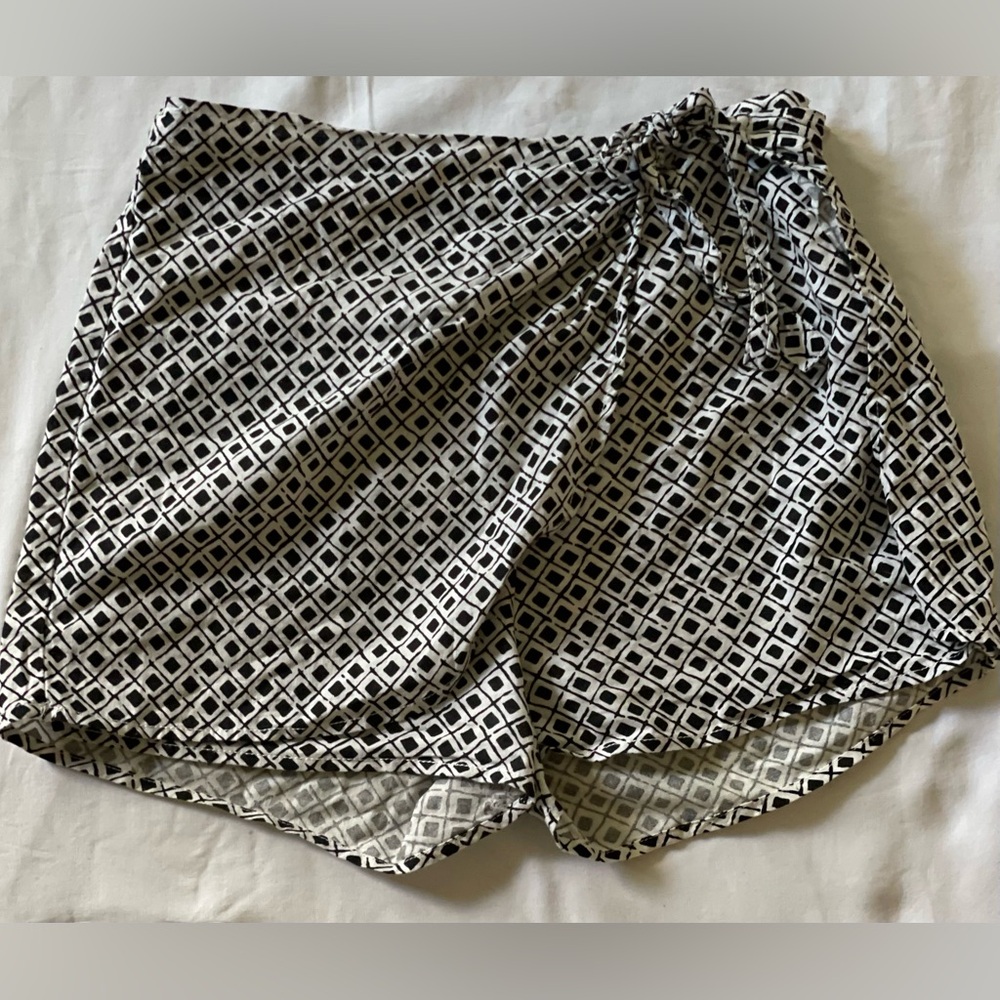 Urban Outfitters Monochrome Geometric Skorts Size 0